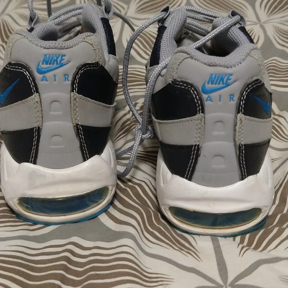 Shoes - Picture 2 of 5